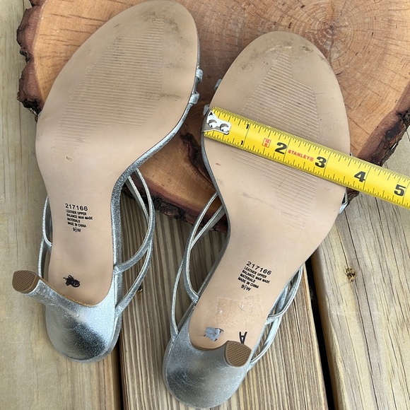 ❌ DONATED ❌ - 💚 3 for $12 💚 - The Look Luxe Randolph Duke Heels - Picture 13 of 16